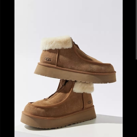 UGG Funkette Platform Boots - Picture 1 of 15